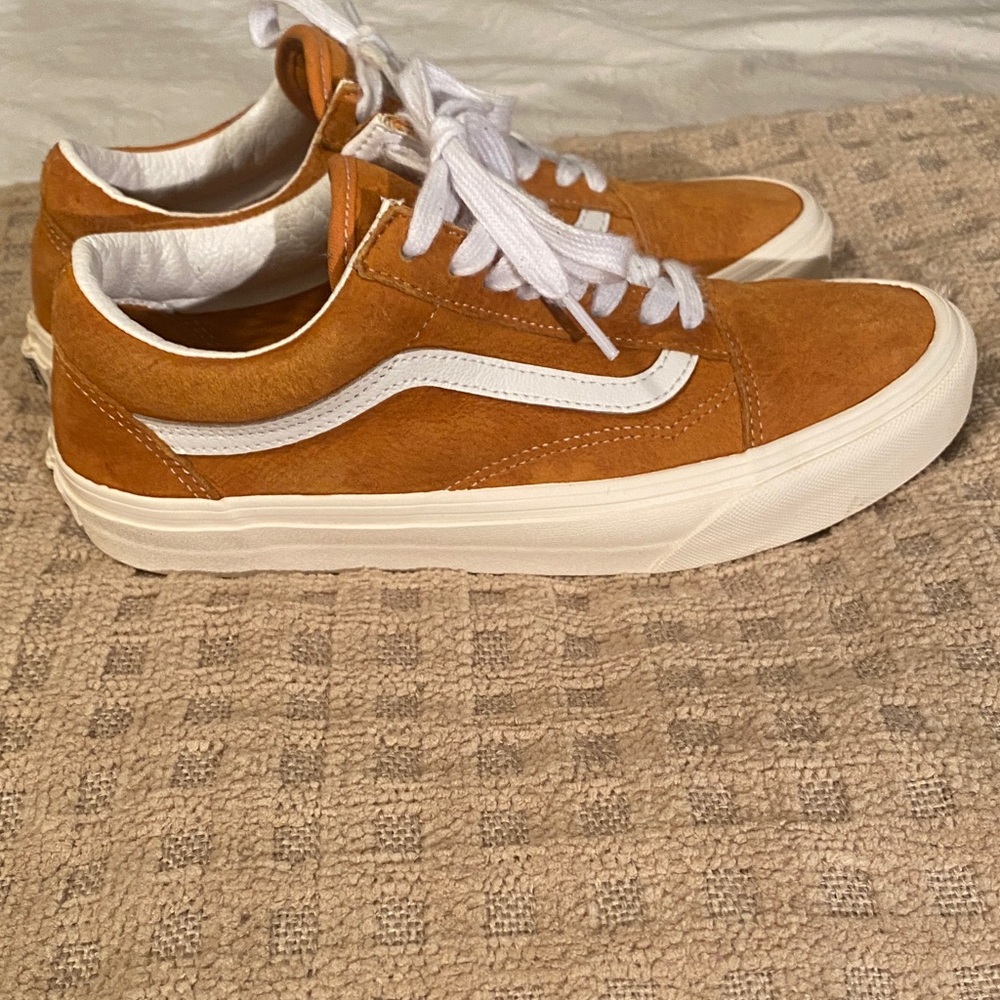Classic Orange Suede Men's Vans